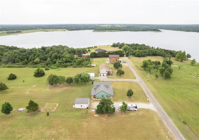 3rd image of 30260 Stephens Dr, Mcloud, OK 74851 | MLS# 1182903