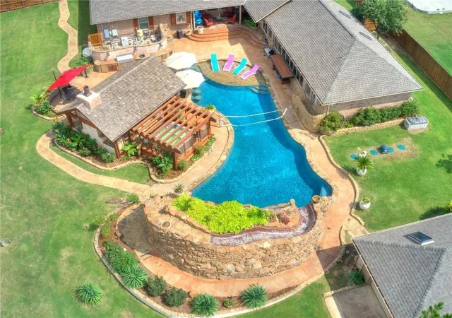 1st image of 700 Sw 45th St, Moore, OK 73160 | MLS# 1182961