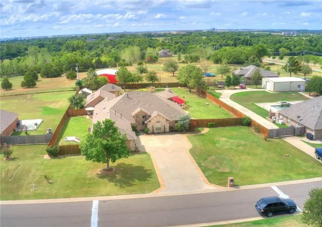 3rd image of 700 Sw 45Th St, Moore, OK 73160 | MLS# 1182961