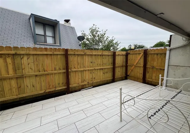 Listing Photo 2 - Condo for sale in building located at 4046 NW 36th St, Oklahoma City, OK 73112 - Unit #