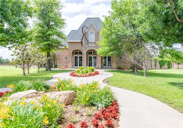 3rd image of 10801 Servon Dr, Oklahoma City, OK 73170 | MLS# 1183459