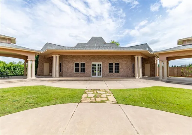 5th image of 10801 Servon Dr, Oklahoma City, OK 73170 | MLS# 1183459