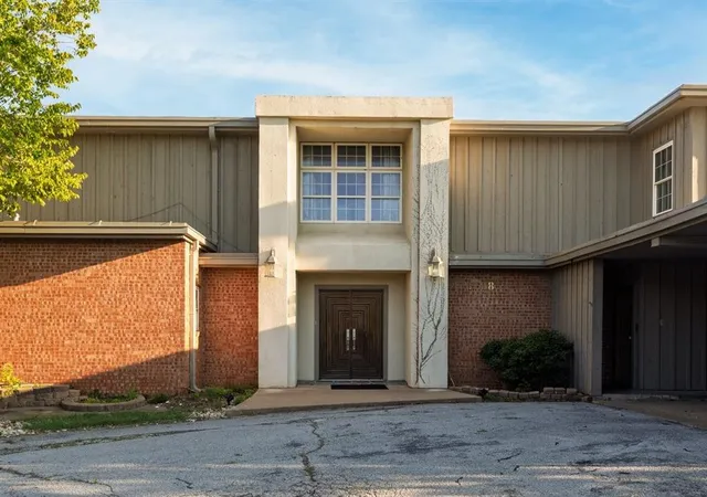3rd image of 5008 Sw Country Club Dr, Lawton, OK 73505 | MLS# 1183479