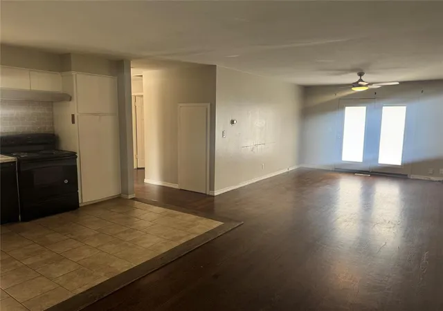 Photo 2 of Single family home for sale at 402 Yukon Ave, Yukon, OK 73099 | MLS# 1183795 | Listing updated on 2025-09-19