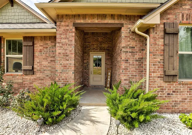 Photo 2 of Single family home for sale at 17194 Se 149th St, Newalla, OK 74857 | MLS# 1183939 | Listing updated on 2025-12-18