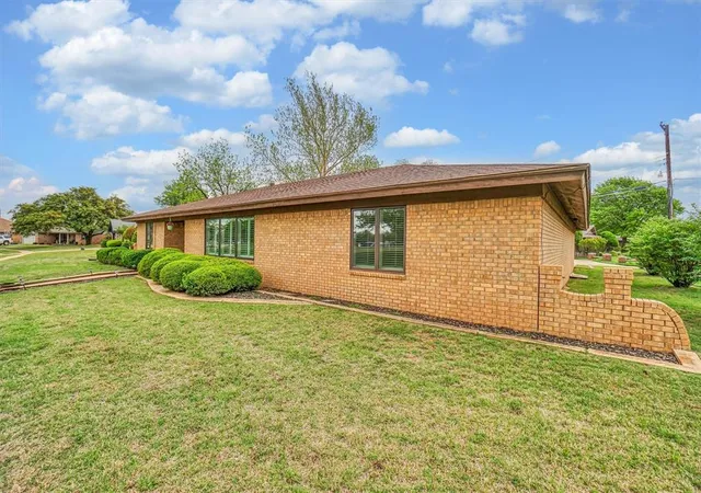 Photo 2 of Single family home for sale at 2300 Apache Pass, Altus, OK 73521 | MLS# 1184002 | Listing updated on 2025-08-07