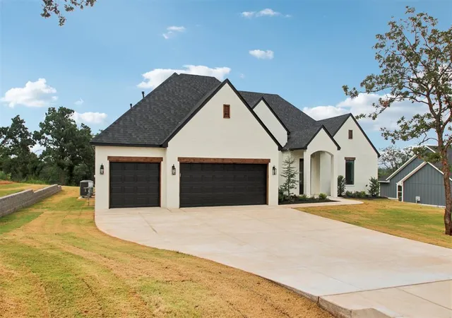 2nd image of 3072 Road Runner Ct, Guthrie, OK 73044 | MLS# 1184155