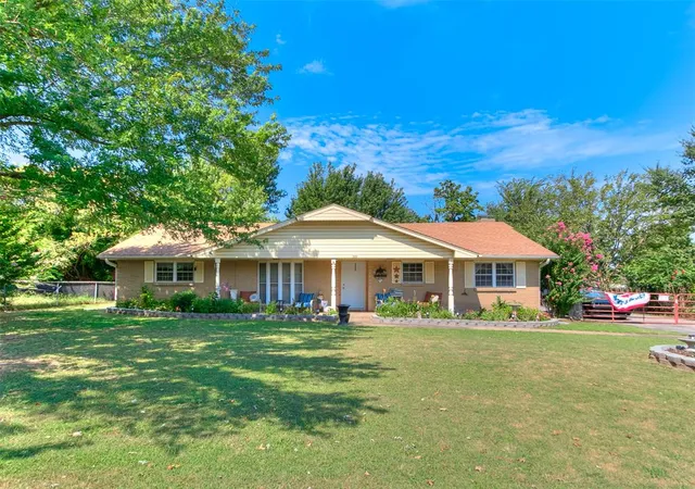 Homes for sale in Mc Loud, OK | 319 S Main St, Mc Loud, OK 74851 | MLS# 1184252