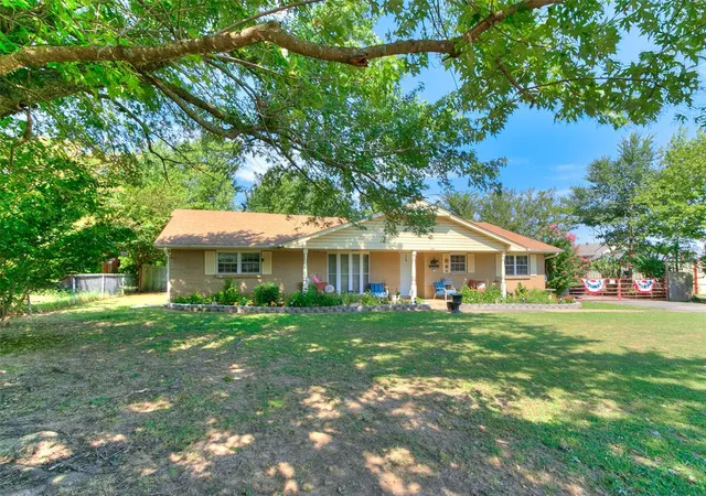 Homes for sale in Mc Loud, OK | 319 S Main St, Mc Loud, OK 74851 | MLS# 1184252