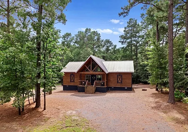 Homes for sale in Broken Bow, OK | 231 Birch Stone Ln, Broken Bow, OK 74728 | MLS# 1184307