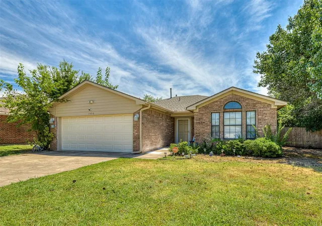 3rd image of 1408 Forest Glenn Cir, Norman, OK 73071 | MLS# 1184368