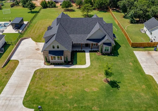 Photo 4 of Single family home for sale at 360 Old Farm Rd, Edmond, OK 73013 | MLS# 1184390 | Listing updated on 2026-02-18