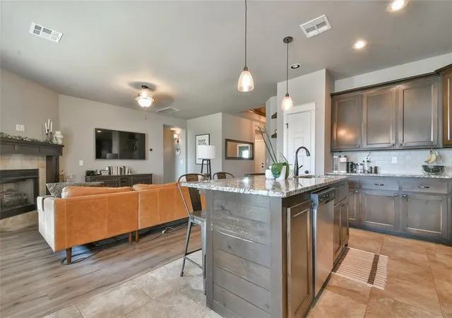 4th image of 4008 Idylbreeze Dr, Oklahoma City, OK 73179 | MLS# 1184617