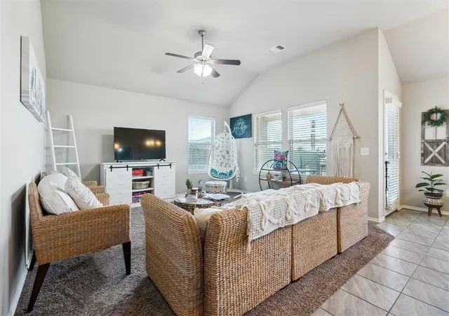 5th image of 19217 Bajo Dr, Edmond, OK 73012 | MLS# 1184724