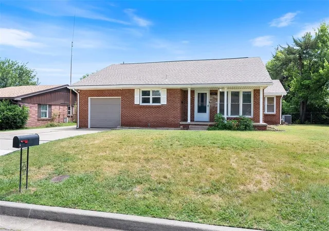 2nd image of 605 Thompson Dr, El Reno, OK 73036 | MLS# 1184802