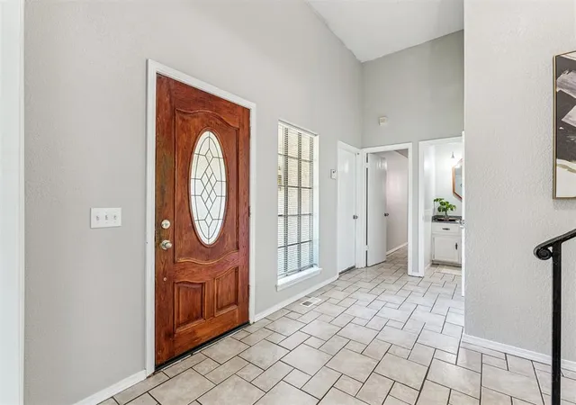 2nd image of 6000 Marlow Ln, Oklahoma City, OK 73132 | MLS# 1184865