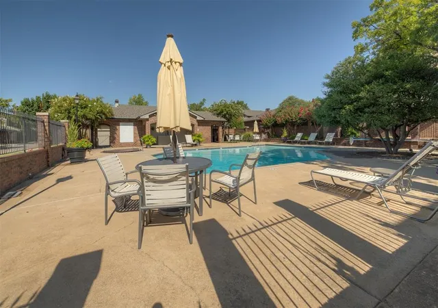 2nd image of 6204 Waterford Blvd, Oklahoma City, OK 73118