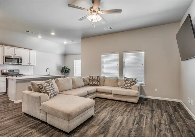 Photo 4 of Single family home for sale at 2909 Warwick Way, Moore, OK 73160 | MLS# 1185275 | Listing updated on 2025-08-12