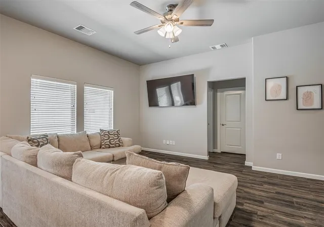 Photo 5 of Single family home for sale at 2909 Warwick Way, Moore, OK 73160 | MLS# 1185275 | Listing updated on 2025-08-12