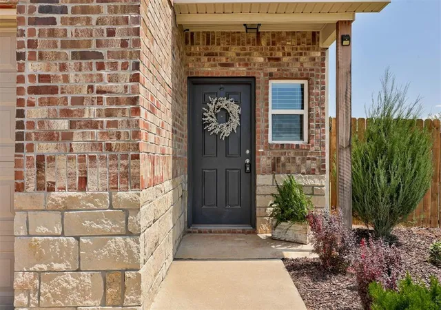 3rd image of 11608 Jude Way, Yukon, OK 73099 | MLS# 1185349
