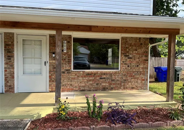 2nd image of 602 E Johnson St #600/602, Norman, OK 73071 | MLS# 1185503