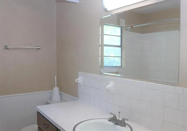 2nd image of 602 E Johnson St, Norman, OK 73071
