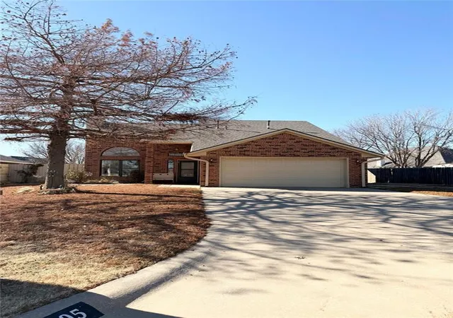Photo 1 of Single family home for sale at 905 N Towne Cir, Altus, OK 73521 | MLS# 1185525 | Listing updated on 2026-03-09