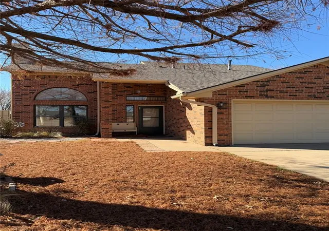 Photo 2 of Single family home for sale at 905 N Towne Cir, Altus, OK 73521 | MLS# 1185525 | Listing updated on 2026-03-09
