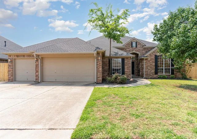 1st image of 9208 Sw 28th St, Oklahoma City, OK 73128 | MLS# 1185527