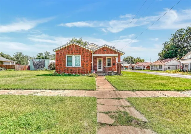 Photo 1 of Single family home for sale at 446 W Jefferson St, Mangum, OK 73554 | MLS# 1185710 | Listing updated on 2025-12-30
