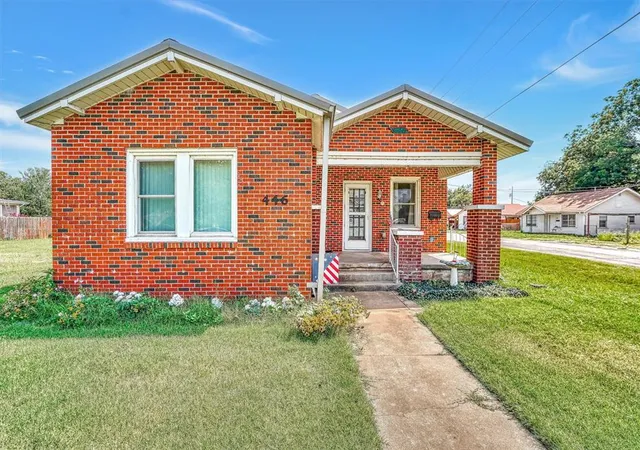 Photo 2 of Single family home for sale at 446 W Jefferson St, Mangum, OK 73554 | MLS# 1185710 | Listing updated on 2025-12-30