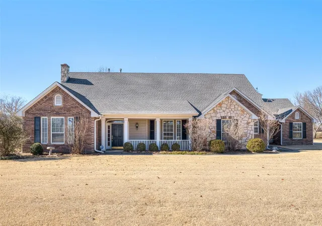 Photo 2 of Sale Pending at 105 S Olde Brg Rd, Moore, OK 73160 | MLS# 1185864 | Listing updated on 2026-08-24