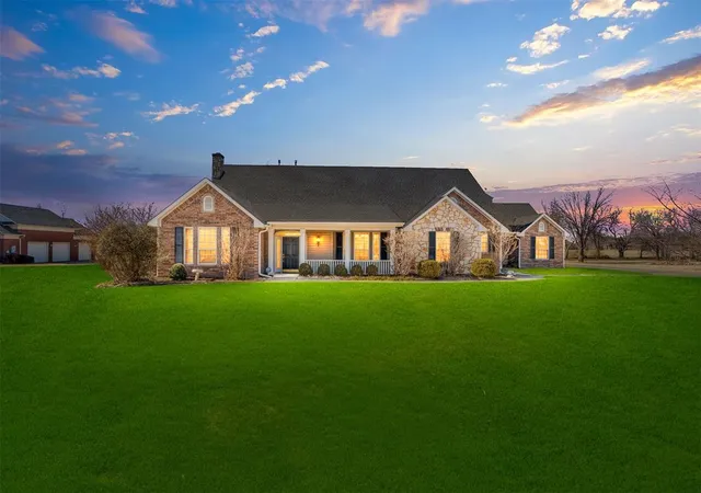 Photo 4 of Sale Pending at 105 S Olde Brg Rd, Moore, OK 73160 | MLS# 1185864 | Listing updated on 2026-08-24