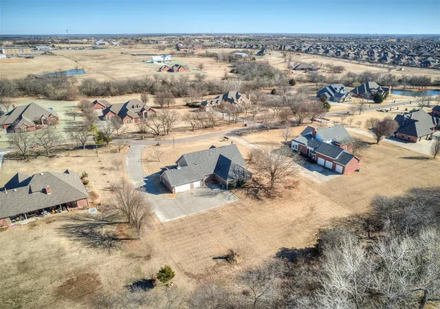 Photo 48 of Sale Pending at 105 S Olde Brg Rd, Moore, OK 73160 | MLS# 1185864 | Listing updated on 2026-08-24