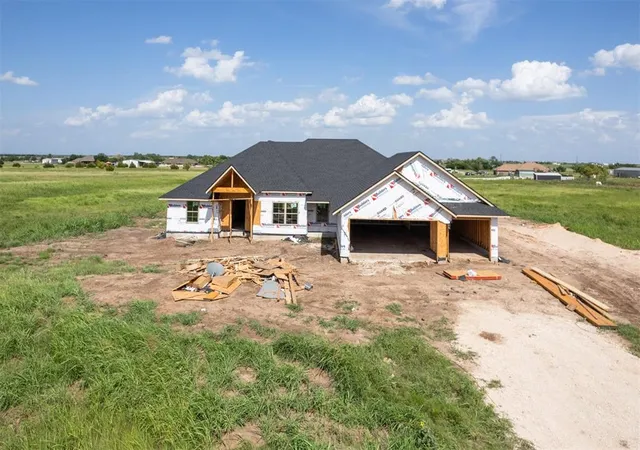 Photo 1 of Sale Pending at 30115 Cashion Acres Rd, Cashion, OK 73016 | MLS# 1185909 | Listing updated on 2026-10-10