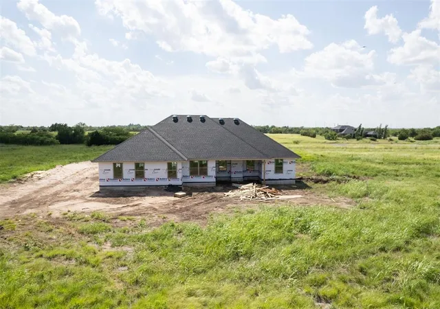 Photo 4 of Sale Pending at 30115 Cashion Acres Rd, Cashion, OK 73016 | MLS# 1185909 | Listing updated on 2026-10-10