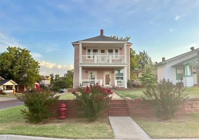 1st image of 124 W Noble Ave, Guthrie, OK 73044 | MLS# 1185981