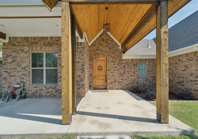 Photo 1 of Single family home for sale at 17455 Wing Elm Dr, Newalla, OK 74857 | MLS# 1186025 | Listing updated on 2025-10-14