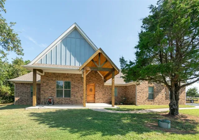 Photo 2 of Single family home for sale at 17455 Wing Elm Dr, Newalla, OK 74857 | MLS# 1186025 | Listing updated on 2025-10-14