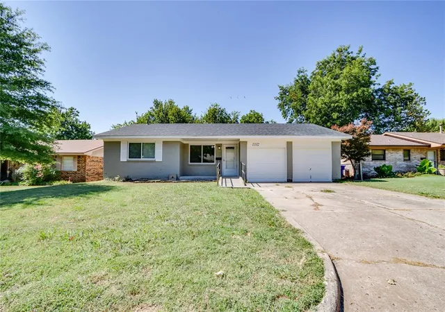 12th image of 1332 E Brooks St, Norman, OK 73071 | MLS# 1186142