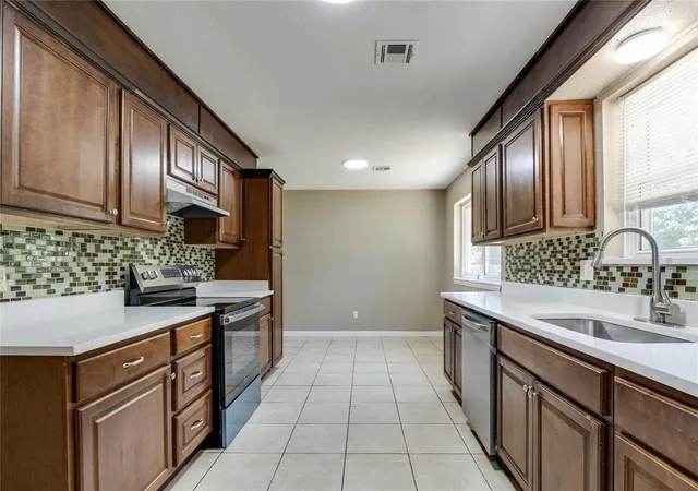 2nd image of 1332 E Brooks St, Norman, OK 73071 | MLS# 1186142
