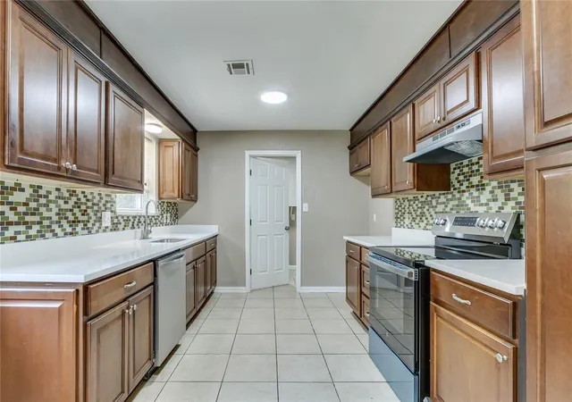 4th image of 1332 E Brooks St, Norman, OK 73071 | MLS# 1186142