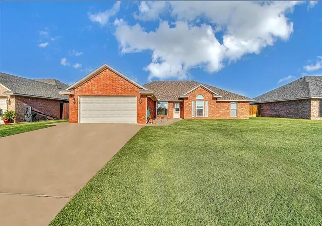 Photo 2 of Single family home for sale at 3105 Deer Run, Altus, OK 73521 | MLS# 1186167 | Listing updated on 2025-09-17