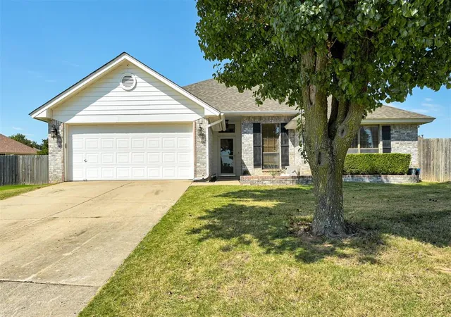 2nd image of 11517 Sherwood Ct, Oklahoma City, OK 73130 | MLS# 1186243