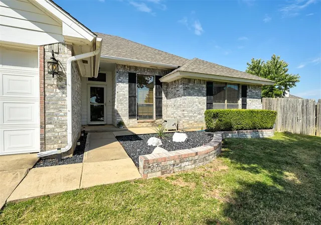 3rd image of 11517 Sherwood Ct, Oklahoma City, OK 73130 | MLS# 1186243