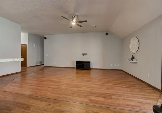 5th image of 11517 Sherwood Ct, Oklahoma City, OK 73130 | MLS# 1186243