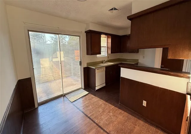 Photo 3 of Single family home for sale at 1622 Southern Hts Ave Dr, Norman, OK 73072 | MLS# 1186266 | Listing updated on 2026-09-23