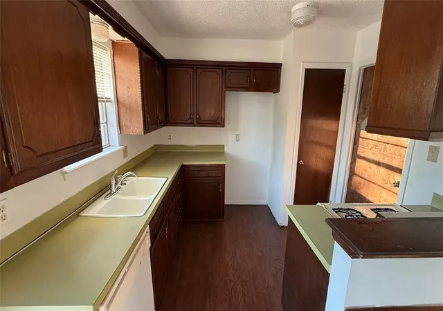 Photo 4 of Single family home for sale at 1622 Southern Hts Ave Dr, Norman, OK 73072 | MLS# 1186266 | Listing updated on 2026-09-23