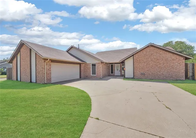 Photo 1 of Single family home for sale at 801 Rosehaven Dr, Altus, OK 73521 | MLS# 1186328 | Listing updated on 2026-01-01