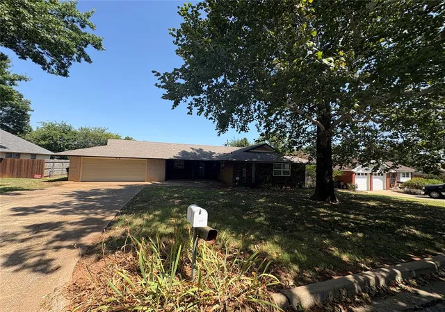 Photo 1 of Single family home for sale at 2327 Ashwood Ln, Norman, OK 73071 | MLS# 1186802 | Listing updated on 2025-09-15